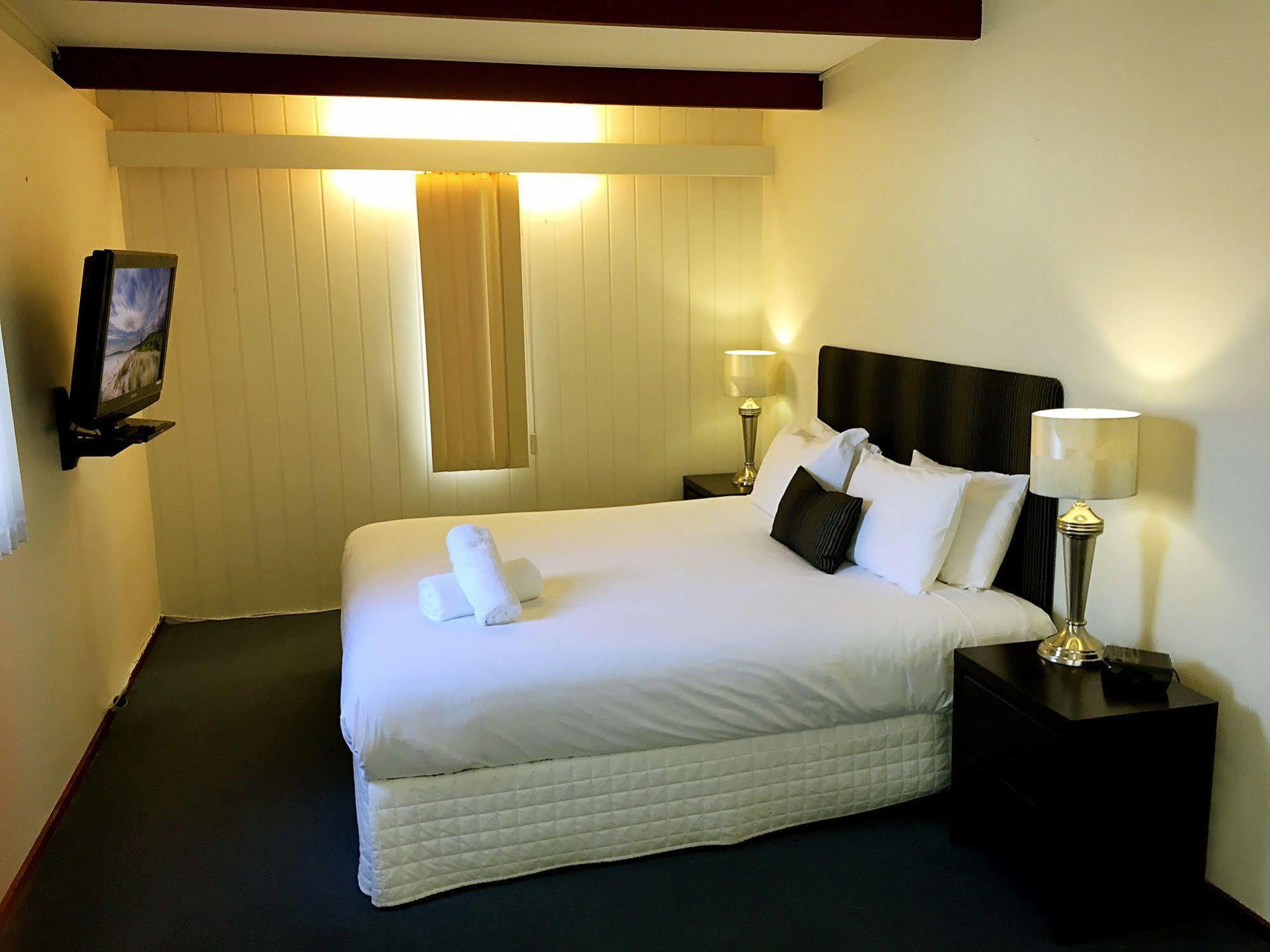 Admiral Motor Motel 3*